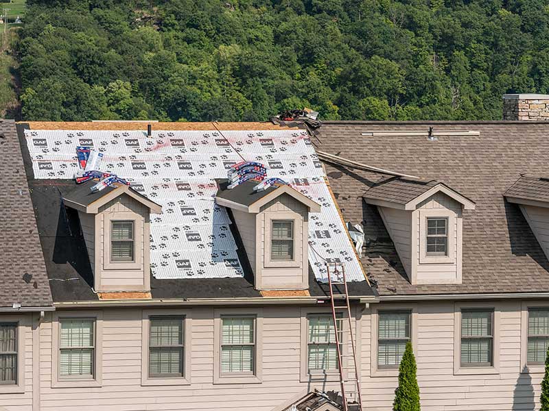 Front view of a residential home having its roof replaced with brand new GAF shingles